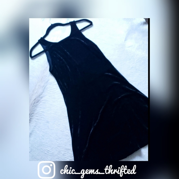 Velvet Dress - Picture 3 of 3